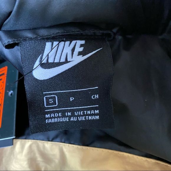 NWT Nike Puffer Jacket Metallic Gold Size S - Picture 7 of 8